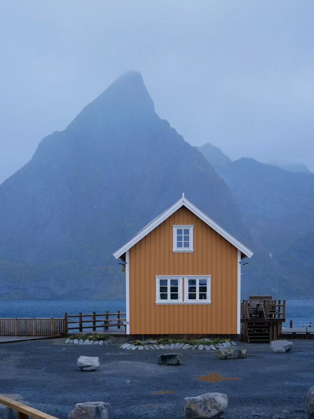 挪威峡湾小木屋